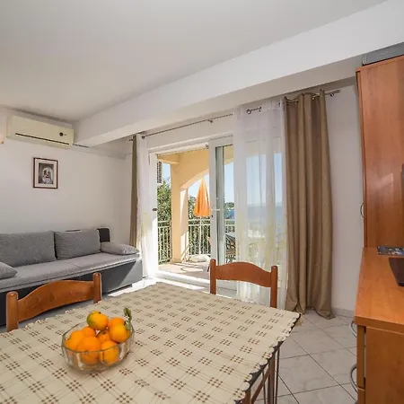 Apartments Villa Sea 1838 3* Trogir